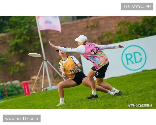 成都飞盘队配合引发热议球员间默契与战术选择成焦点