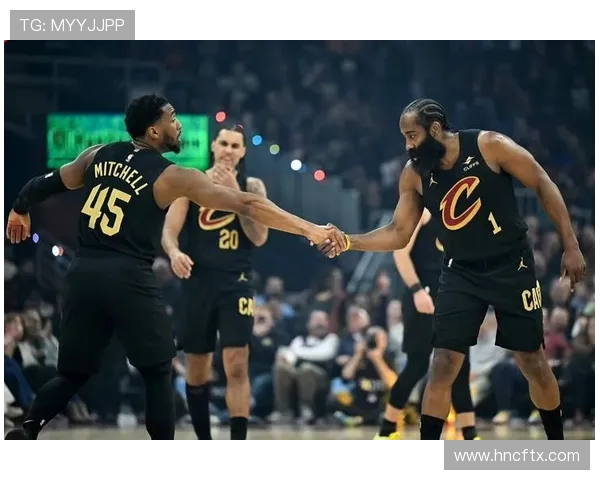 哈登与德罗赞的巅峰对决谁能在赛场上笑到最后